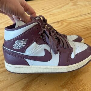 Air Jordan High-Top mid women’s 9.5